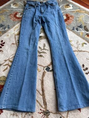 Lee Women's Medium Blue Flare Jeans Size 8 Tall